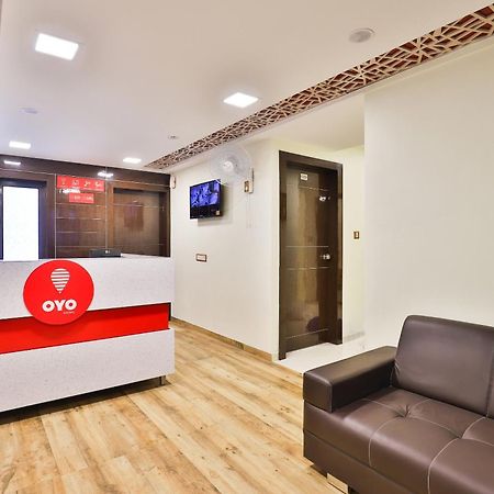 Hotel O Red Apple 阿穆达巴 外观 照片