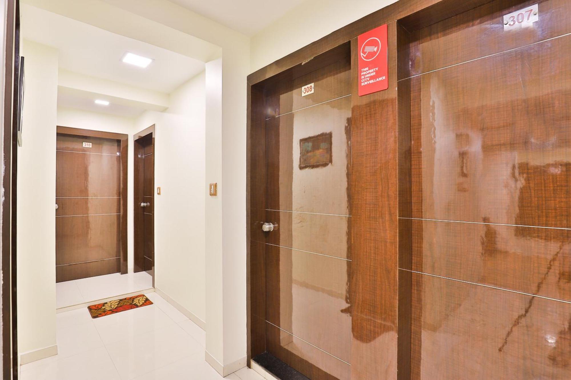 Hotel O Red Apple 阿穆达巴 外观 照片